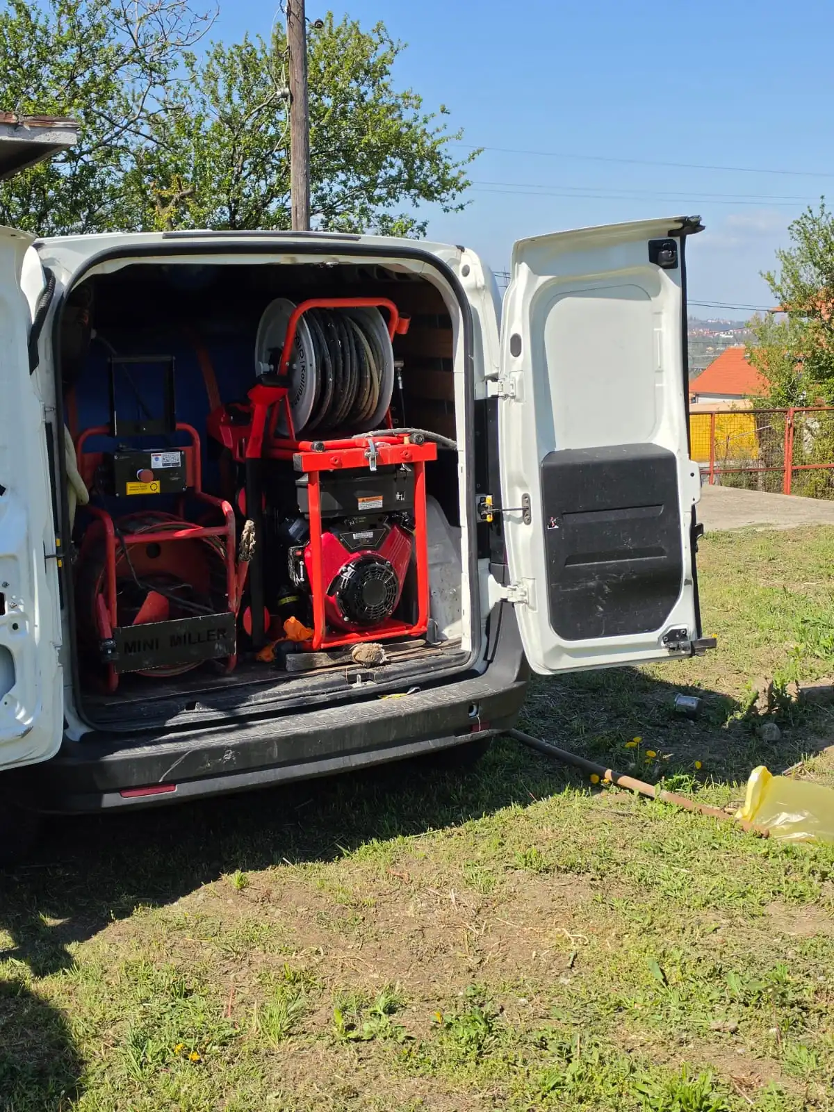 Kombi za mašinsko otpušavanje kanalizacionih cevi i odvoda